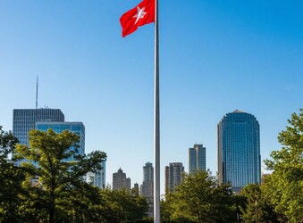 Флагштоки как архитектурный акцент: символы, которые объединяют город